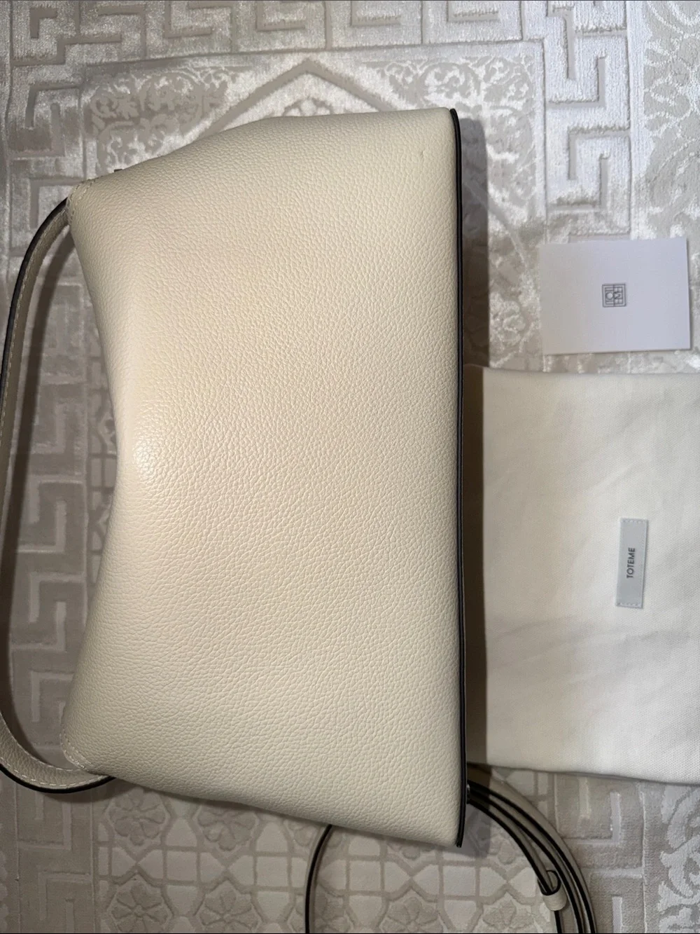 Toteme T-lock Grained Leather Top Handle Shoulder Bag - Picture 4 of 7